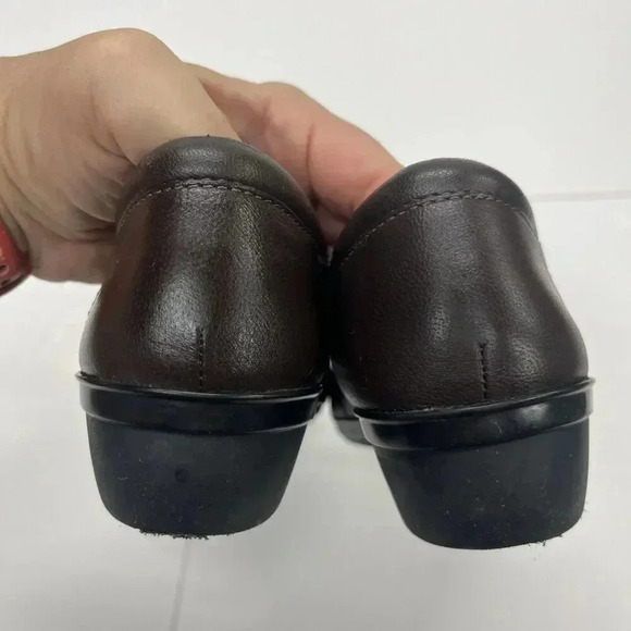 Clarks Women’s Everlay Tara Leather 7.5M Slip on Low Heel Shoes Brown - Picture 13 of 13